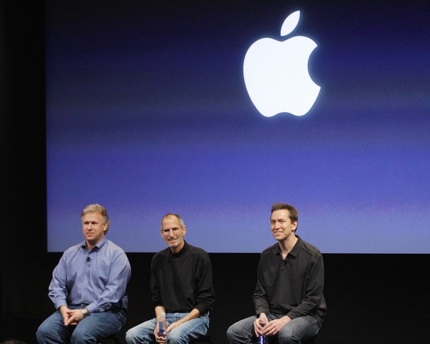 Schiller, Jobs and Forstall, 8 Apr 2010